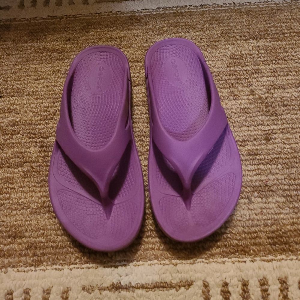 Oofos Recovery Sandals - Size 7